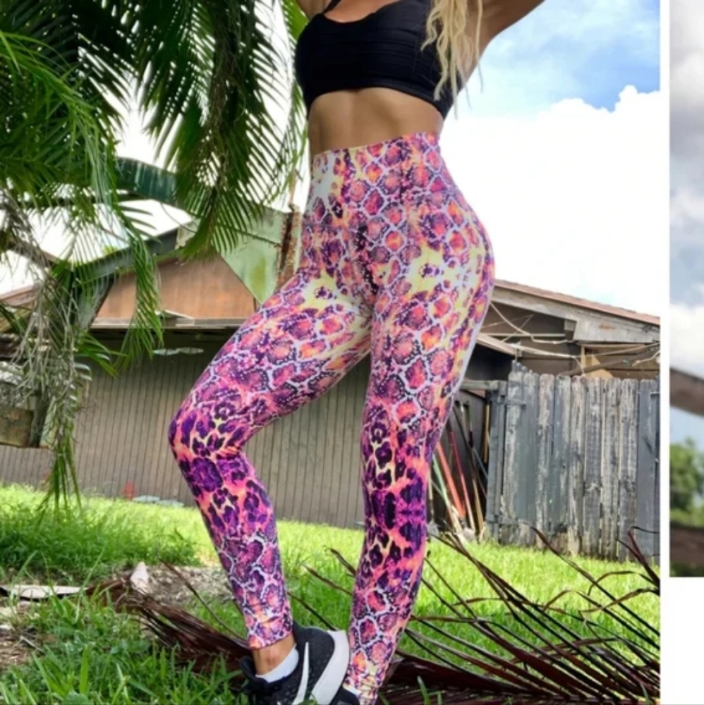 ABS2B NWOT / Samba Mamba Neon Pink Capri Leggings / Sz L / Scrunch Booty